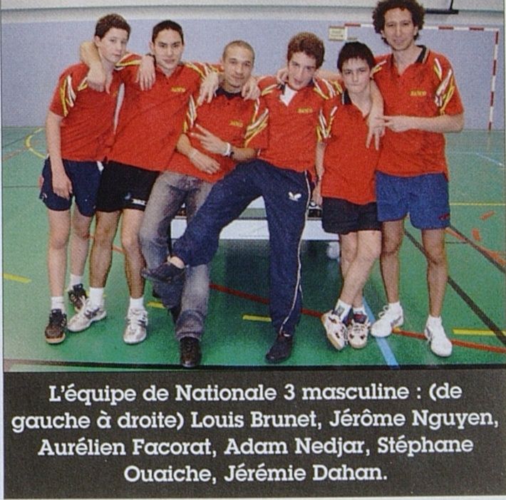 2008 — l'équipe Messieurs 3, avec un jeune Stéphane Ouaiche (Bulletin municipal n°44) 2008 — l'équipe Messieurs 3, avec un jeune Stéphane Ouaiche (Bulletin municipal n°44)