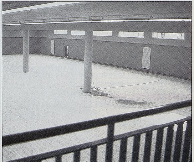 Fin 1990 — l'intérieur tout neuf, juste avant l'ouverture Fin 1990 — l'intérieur tout neuf, juste avant l'ouverture